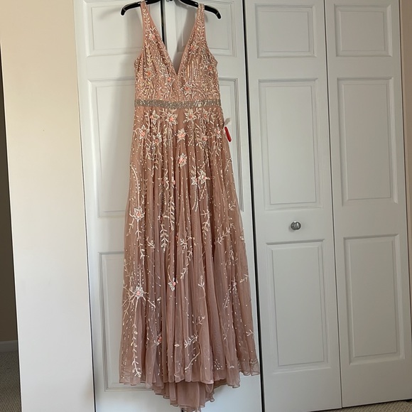 Mac Duggal EMBELLISHED V-NECK LONG GOWN - Picture 4 of 16